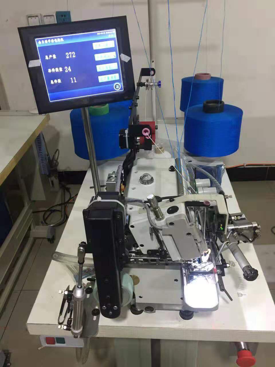 科技革新下的工艺升级，最新自动手套锁边机亮相